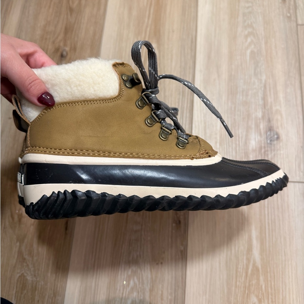 Jambu Tan and Cream Winter Boots